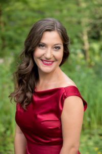 Anna_Vichery_final-200x300 Anna Vichery - Sopranistin, klassische Sängerin, Sängerin Sängerin für Anlässe wie Hochzeiten, Beerdigungen, Taufen, Geburtstage, auf Wunsch mit Organisation von Musikern, Pianisten Anna Vichery final 200x300 1